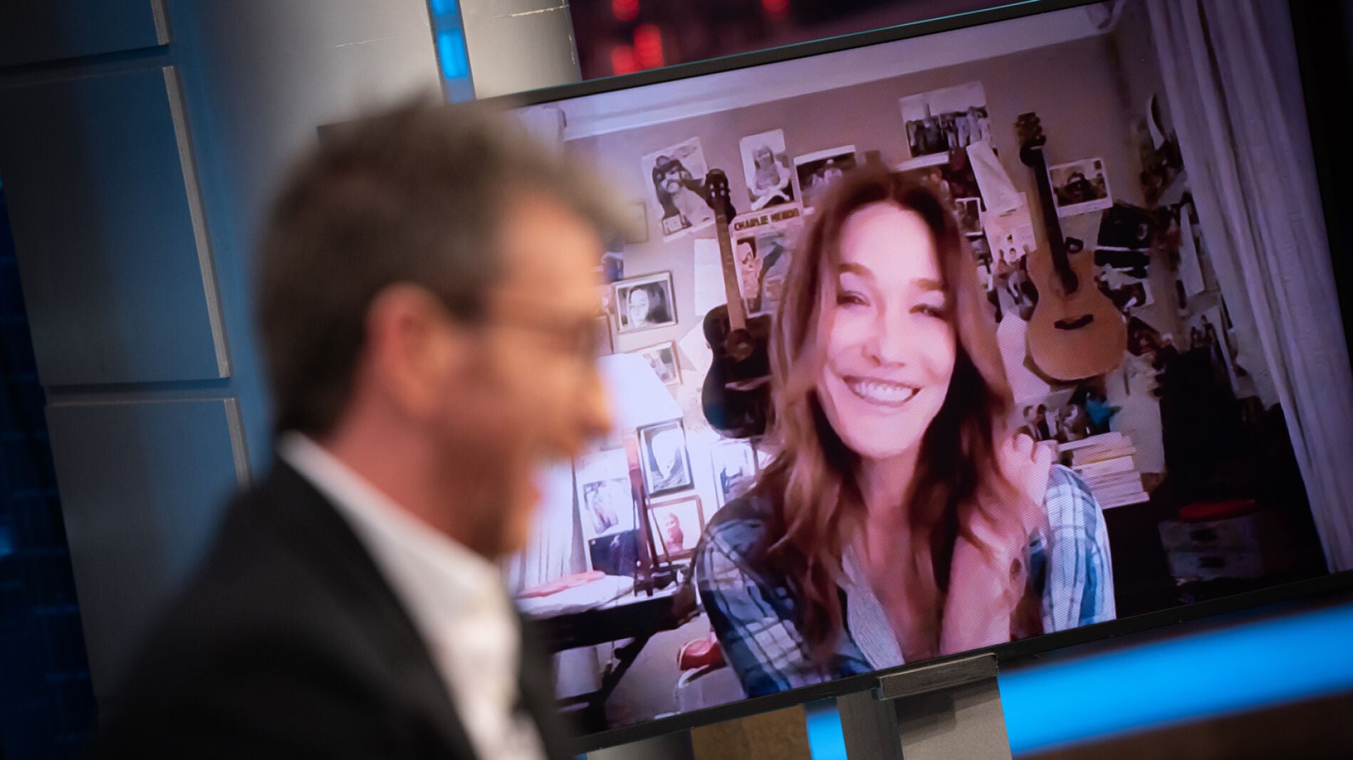 Carla Bruni sorprende en 'El Hormiguero 3.0' cantando 'Por qu&eacute; te vas' de Jeanette