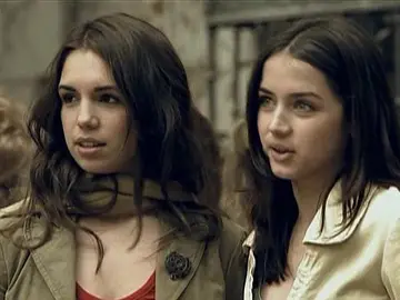 Elena Furiase y Ana de Armas en 'El Internado' Elena Furiase y Ana de Armas en 'El Internado'