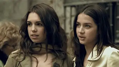 Elena Furiase y Ana de Armas en 'El Internado' Elena Furiase y Ana de Armas en 'El Internado'