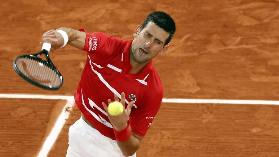 Djokovic vuelve a dar un pelotazo a un juez de línea, pero esta vez no es descalificado Djokovic vuelve a dar un pelotazo a un juez de línea, pero esta vez no es descalificado
