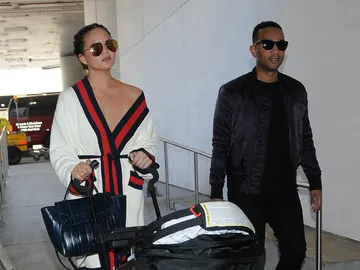 John Legend y Chrissy Teigen John Legend y Chrissy Teigen