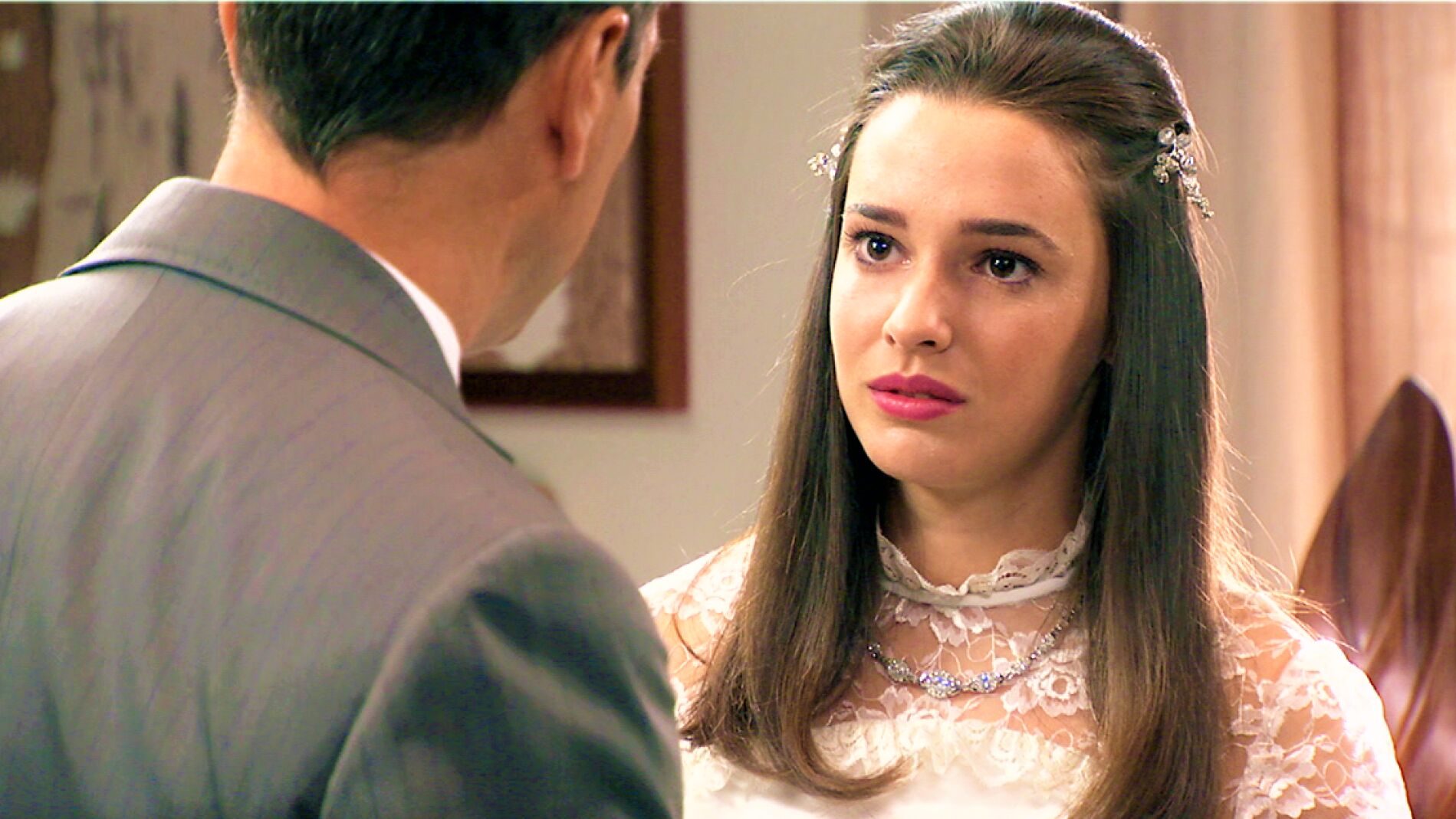 Emma, desbordada de emociones al verse vestida de novia
