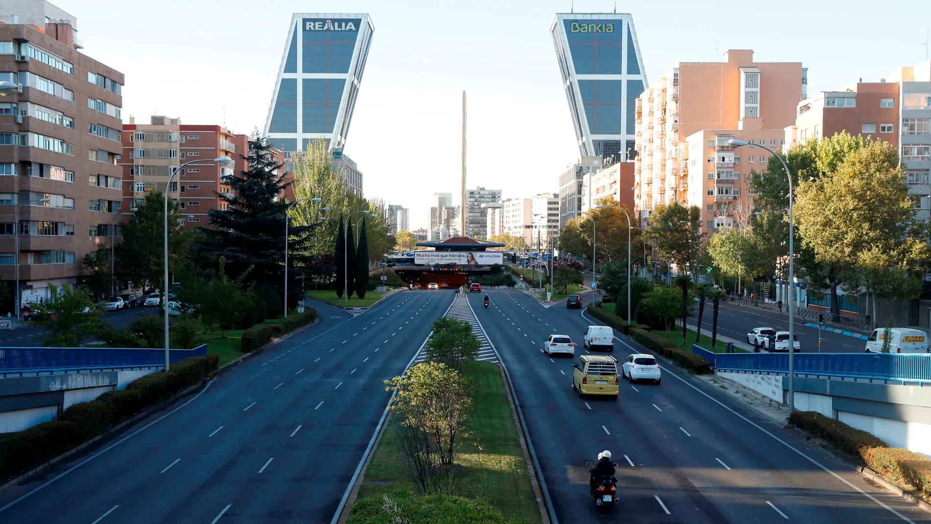 Vista del tráfico en el Paseo de la Castellana a la altura de Plaza Castilla