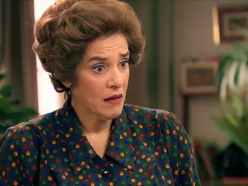 Benigna, sorprendida ante la confesión de Abel sobre el gran cambio de Manolita Benigna, sorprendida ante la confesión de Abel sobre el gran cambio de Manolita