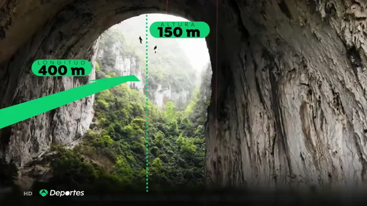 El escalador Edu Mar&iacute;n y su v&iacute;a Valhalla en el arco de Getu, el techo m&aacute;s grande del mundo