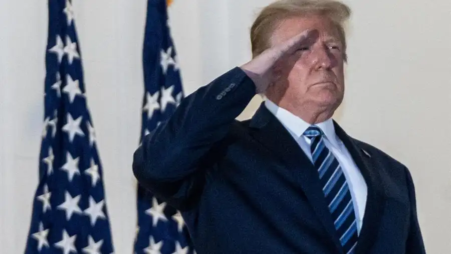 Facebook y Twitter censuran el mensaje de Donald Trump en el que compara el coronavirus y la gripe