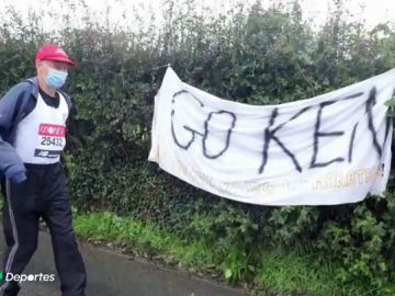 Ken Jones completa su 40º Maratón de Londres con 87 años y pese a la pandemia del coronavius