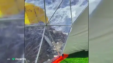 La polémica expedición de dos príncipes de Baréin al Everest con 25 sherpas y tiendas de lujo La polémica expedición de dos príncipes de Baréin al Everest con 25 sherpas y tiendas de lujo