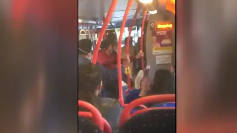 Agresión racista por no llevar mascarilla Agresión racista por no llevar mascarilla