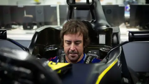 Fernando Alonso probando un monoplaza Alonso sigue trabajando con Renault para 2021