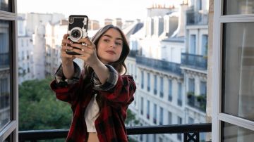 Lily Collins en 'Emily en París'