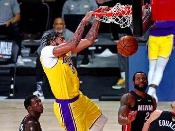 Anthony Davis machaca el aro de los Heat Anthony Davis machaca el aro de los Heat