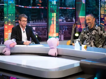 ¿Existen las vacunas con chips? Pedro Cavadas responde a las preguntas más comprometidas de Trancas y Barrancas ¿Existen las vacunas con chips? Pedro Cavadas responde a las preguntas más comprometidas de Trancas y Barrancas