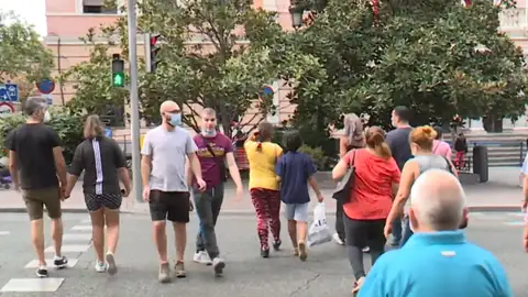 Ciudadanos paseando por Madrid Ciudadanos paseando por Madrid