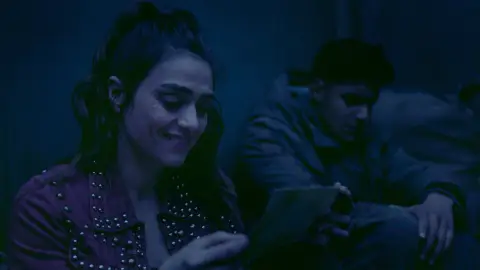 La emotiva carta de Emilia a Julia en su huida hacia el anonimato La emotiva carta de Emilia a Julia en su huida hacia el anonimato