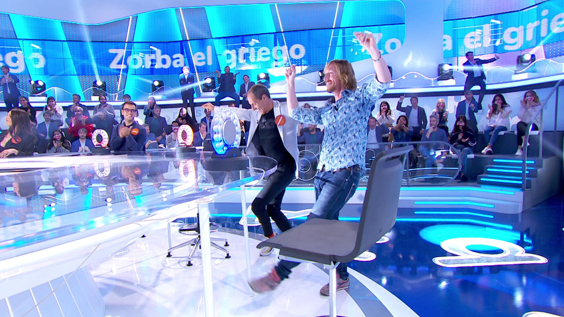 ¡Qué ritmo! Manuel Bandera y Ken Appledorn bailan sirtaki como en ‘Zorba, el griego’