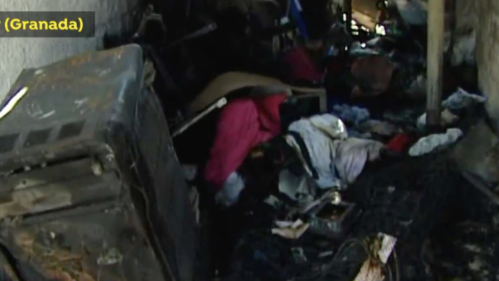 Los vecinos de Cádiar se vuelcan para ayudar a una familia que ha perdido su casa en un incendio 