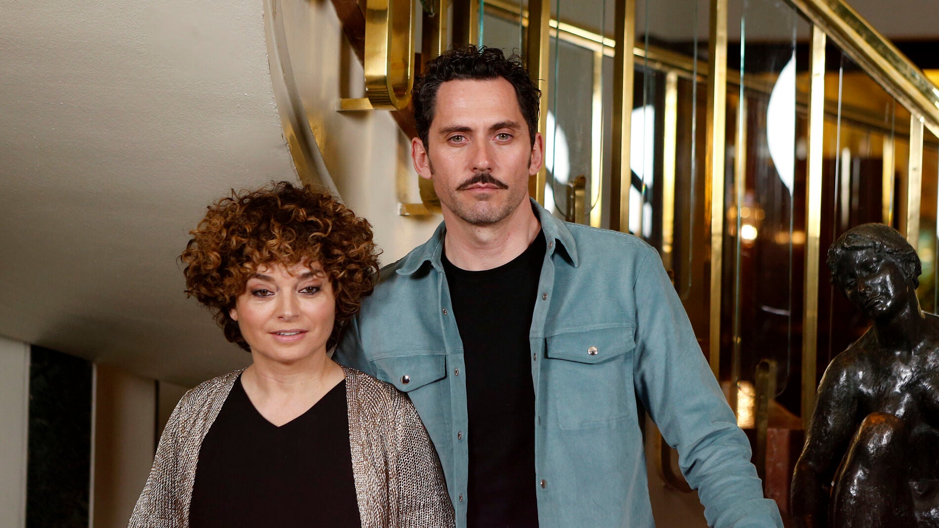 Paco León junto a pareja Anna R. Costa 