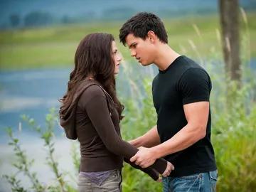 Kristen Stewart y Taylor Lautner como Bella y Jacob en 'Crepúsculo' Kristen Stewart y Taylor Lautner como Bella y Jacob en 'Crepúsculo'