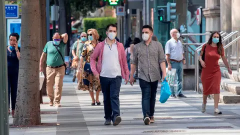 Las comunidades endurecen las restricciones ante el aumento de casos Las comunidades endurecen las restricciones ante el aumento de casos