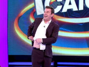 ¡Lo enseña!: Arturo Valls descubre en pleno ‘¡Ahora caigo!’ el detalle que arruina su nuevo tatuaje ¡Lo enseña!: Arturo Valls descubre en pleno ‘¡Ahora caigo!’ el detalle que arruina su nuevo tatuaje