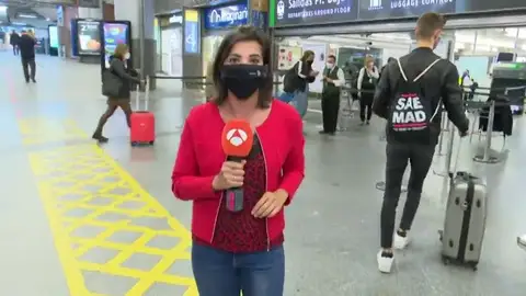 Mayor afluencia de pasajeros en Atocha ante la posibilidad de decretarse el estado de alarma en Madrid Mayor afluencia de pasajeros en Atocha ante la posibilidad de decretarse el estado de alarma en Madrid