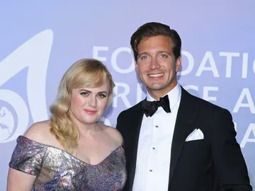 Rebel Wilson y su novio Jacob Busch Rebel Wilson y su novio Jacob Busch