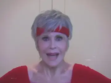 La actriz Jane Fonda se enfunda las mallas a los 82 años para pedir el voto en Estados Unidos La actriz Jane Fonda se enfunda las mallas a los 82 años para pedir el voto en Estados Unidos