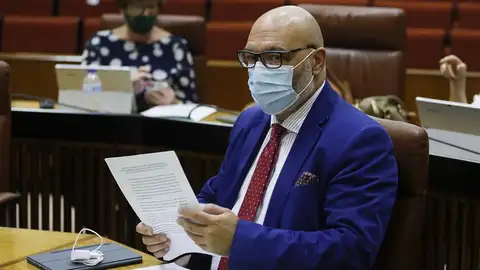 Vox detiene las negociaciones de los presupuestos en Andalucía tras el 'no' del PP a la moción de censura Vox detiene las negociaciones de los presupuestos en Andalucía tras el 'no' del PP a la moción de censura