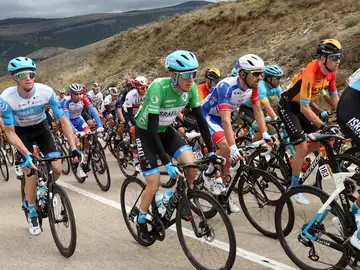 Dan Martin frustra a Carapaz y estrena la cima de Laguna Negra en la Vuelta a España; Roglic sigue líder Dan Martin frustra a Carapaz y estrena la cima de Laguna Negra en la Vuelta a España; Roglic sigue líder