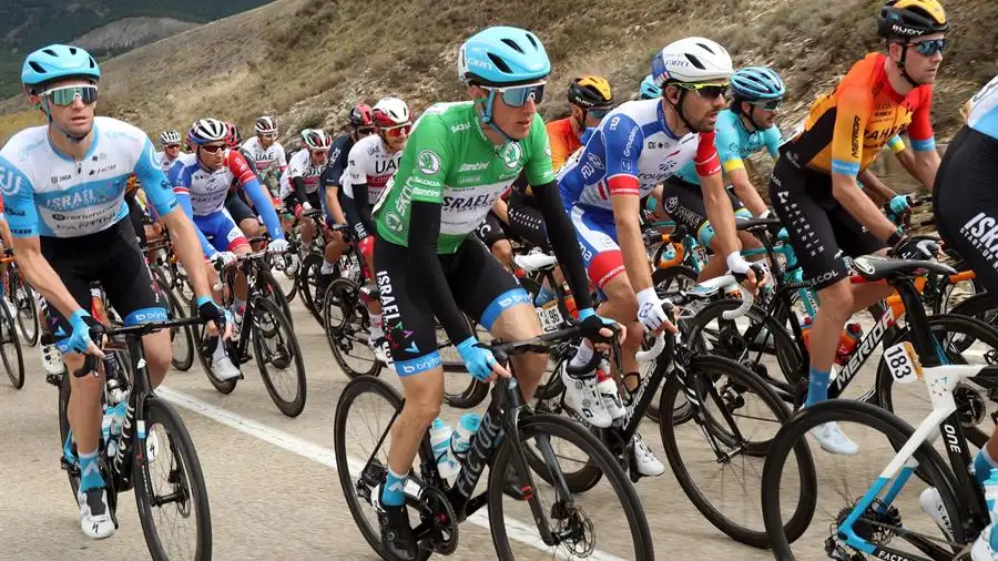 Dan Martin frustra a Carapaz y estrena la cima de Laguna Negra en la Vuelta a España; Roglic sigue líder Dan Martin frustra a Carapaz y estrena la cima de Laguna Negra en la Vuelta a España; Roglic sigue líder