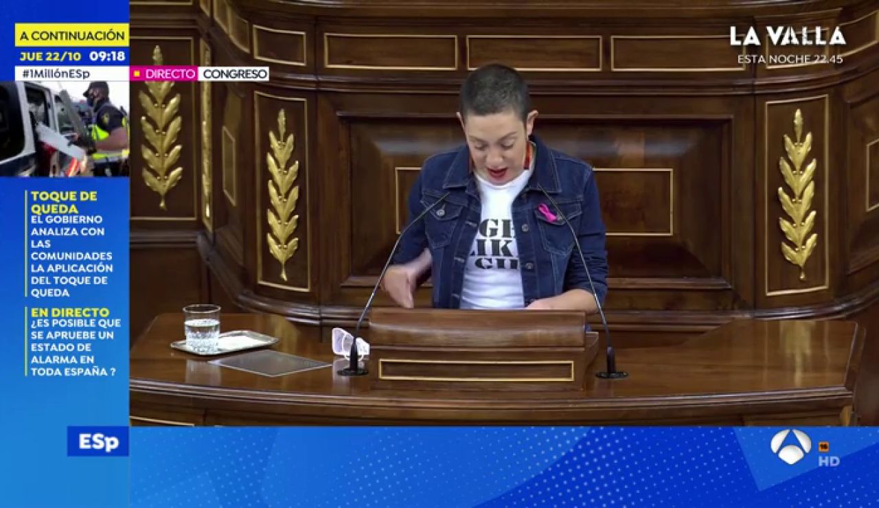 Aina Vidal, la diputada en tratamiento por cáncer, protagoniza el momento más emotivo de la moción de censura de Vox: "Aquí se respira odio, defendamos el amor" Aina Vidal, la diputada en tratamiento por cáncer, protagoniza el momento más emotivo de la moción de censura de Vox: "Aquí se respira odio, defendamos el amor"