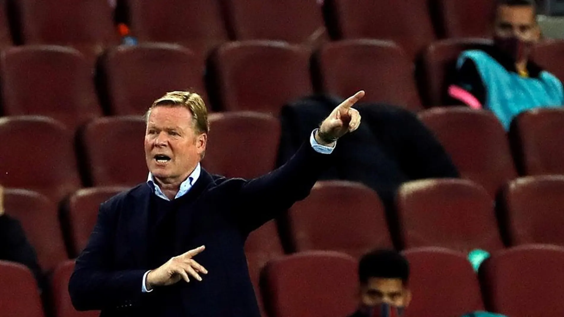 Ronald Koeman contesta a Piqué: "Él tiene su opinión y yo la respeto, lleva muchos años más que yo aquí" Ronald Koeman contesta a Piqué: "Él tiene su opinión y yo la respeto, lleva muchos años más que yo aquí"