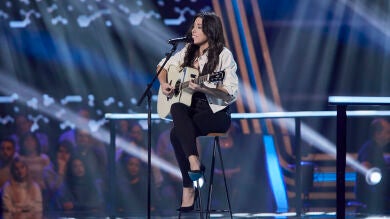Virginia Elósegui canta 'Casi te rozo' en los Asaltos de 'La Voz'