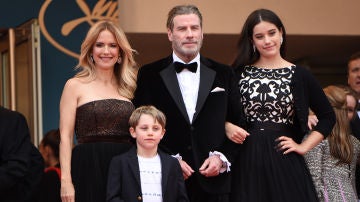 John Travolta con su mujer, Kelly Preston, y sus dos hijos Ella y Benjamin
