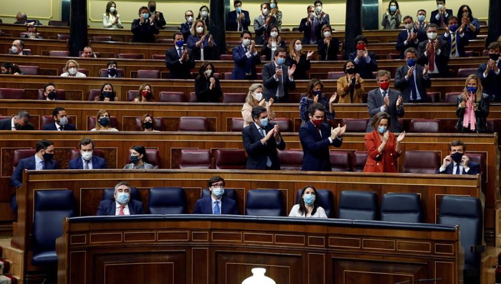 Los barones del PP muestran su apoyo unánime a Pablo Casado en su discurso en la moción de censura de Vox