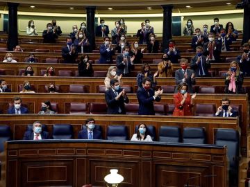 Los barones del PP muestran su apoyo unánime a Pablo Casado en su discurso en la moción de censura de Vox