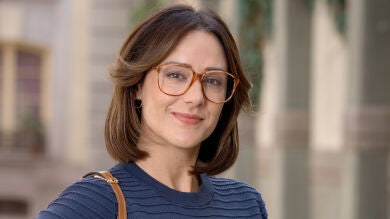 ¿Separadas al nacer? El increíble parecido de una concursante de '¡Ahora caigo!' con Cristina, el personaje de Luz Valdenebro en 'Amar es para siempre'