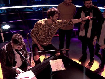 Pablo L&oacute;pez y Sebasti&aacute;n Yatra cantan 'Un a&ntilde;o' junto a los talents de su equipo