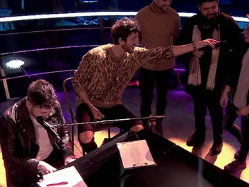 Pablo López y Sebastián Yatra cantan 'Un año' junto a los talents de su equipo Pablo López y Sebastián Yatra cantan 'Un año' junto a los talents de su equipo
