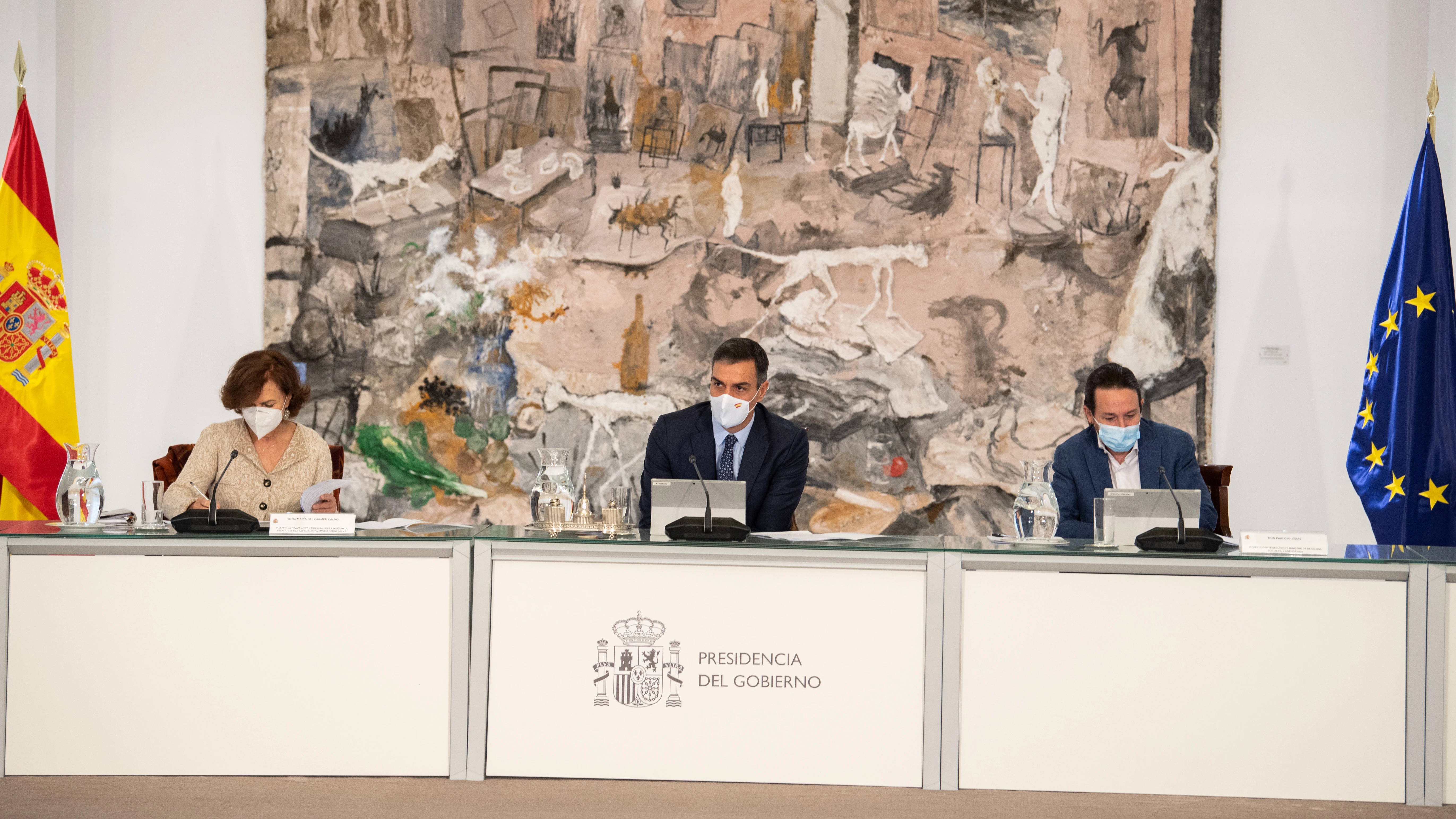 Carmen Calvo, Pedro Sánchez y Pablo Iglesias, durante el Consejo de Ministros Extraordinario de este domingo Carmen Calvo, Pedro Sánchez y Pablo Iglesias, durante el Consejo de Ministros Extraordinario de este domingo