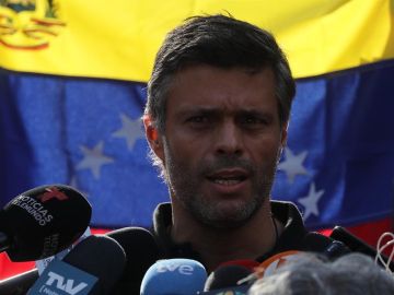 Detienen a un vigilante de la Embajada de España en Venezuela y a una empleada de Leopoldo López