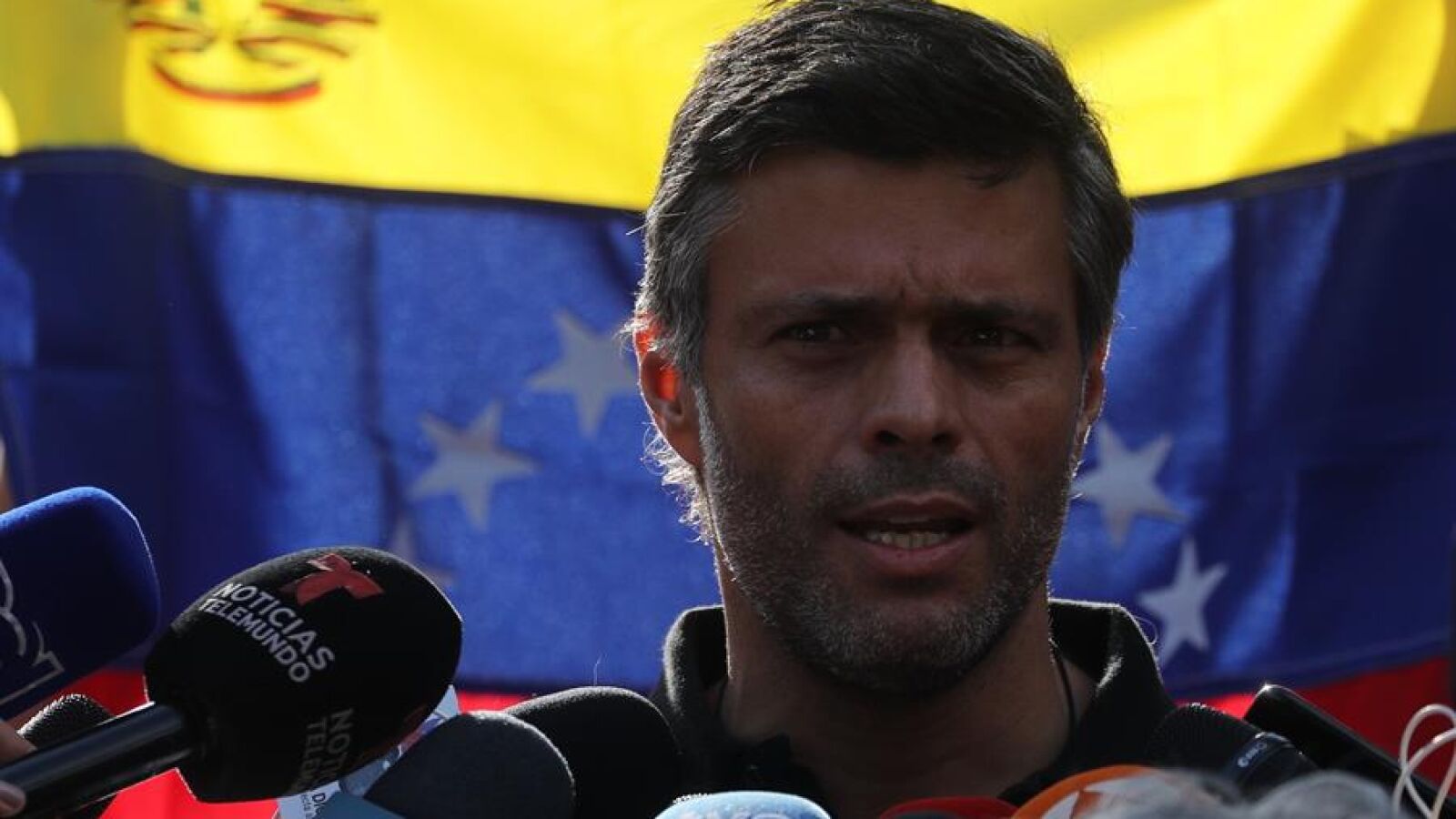 Detienen a un vigilante de la Embajada de España en Venezuela y a una empleada tras la salida de Leopoldo López del país
