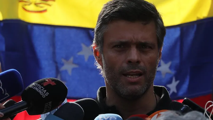 Detienen a un vigilante de la Embajada de España en Venezuela y a una empleada de Leopoldo López Detienen a un vigilante de la Embajada de España en Venezuela y a una empleada de Leopoldo López