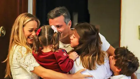 La foto de Leopoldo López con su familia en Madrid La foto de Leopoldo López con su familia en Madrid