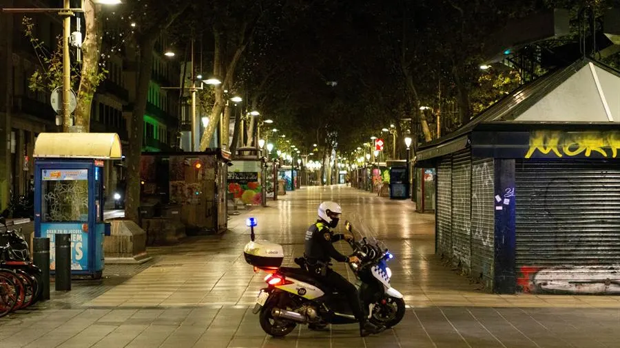 Cataluña estudia el confinamiento total los fines de semana para evitar la saturación de las UCIs por el coronavirus Cataluña estudia el confinamiento total los fines de semana para evitar la saturación de las UCIs por el coronavirus