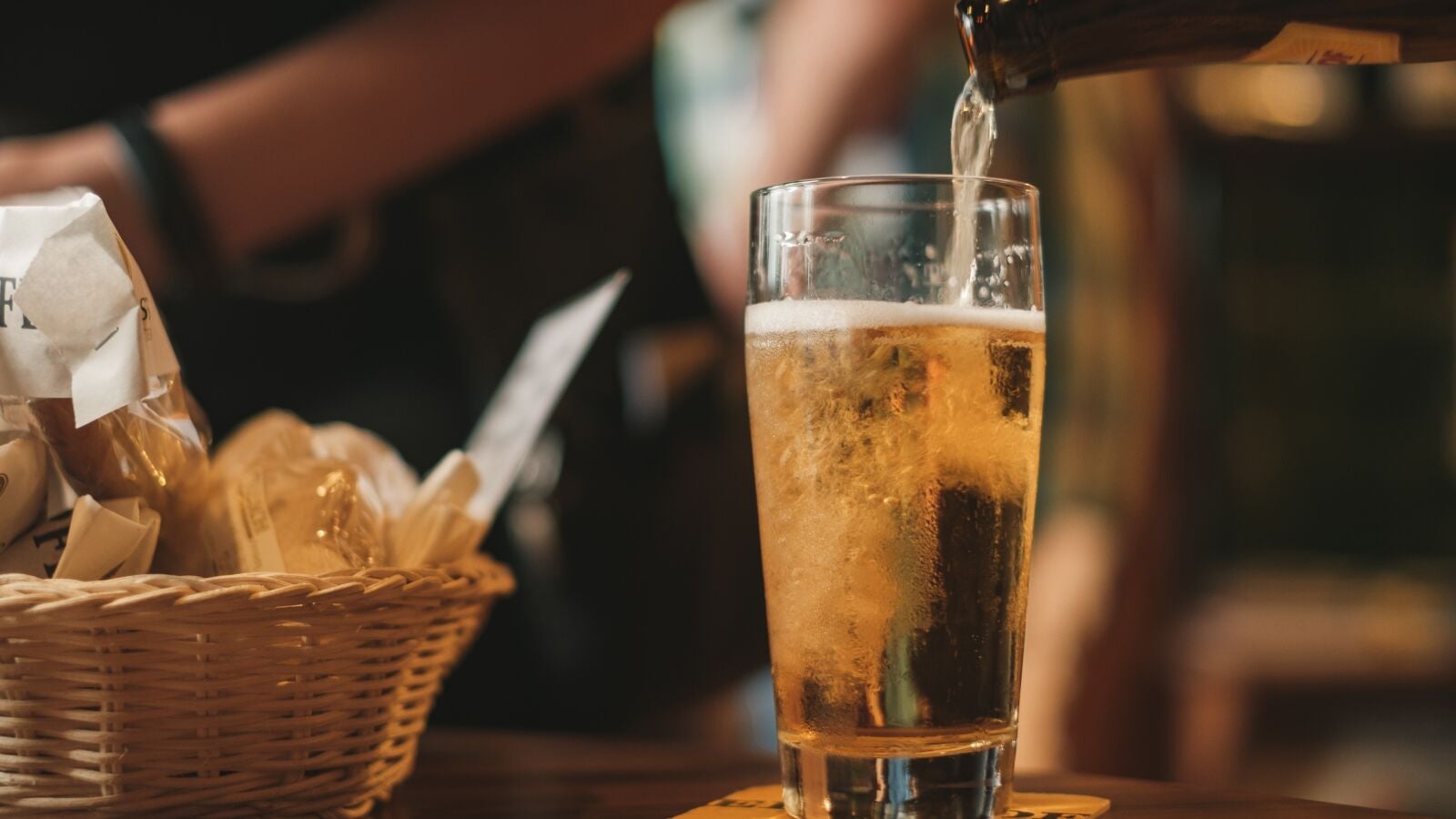 La desescalada en Reino Unido deja sin cerveza a los 'pubs' británicos