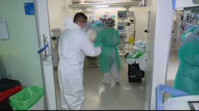 Espejo Público consigue entrar en la UCI del Hospital Rey Juan Carlos de Móstoles: 