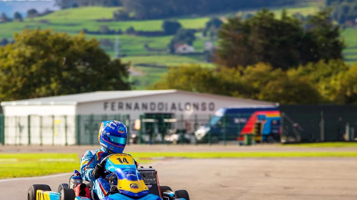 Fernando Alonso, en su circuito en Asturias Fernando Alonso, en su circuito en Asturias