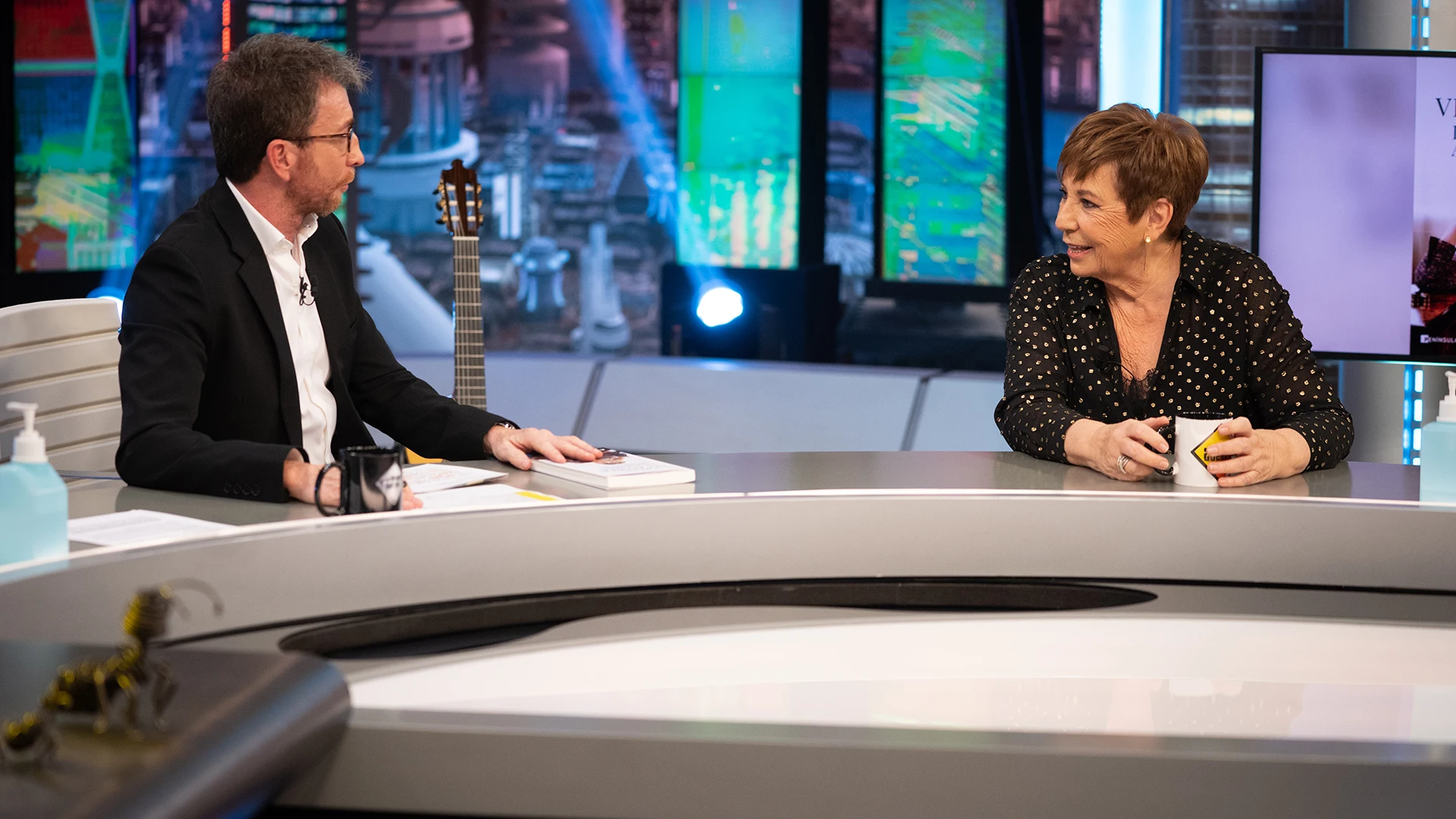 El mensaje de Celia Villalobos a Pablo Casado en 'El Hormiguero 3.0': "No te quemes, eres muy jovencito" El mensaje de Celia Villalobos a Pablo Casado en 'El Hormiguero 3.0': "No te quemes, eres muy jovencito"